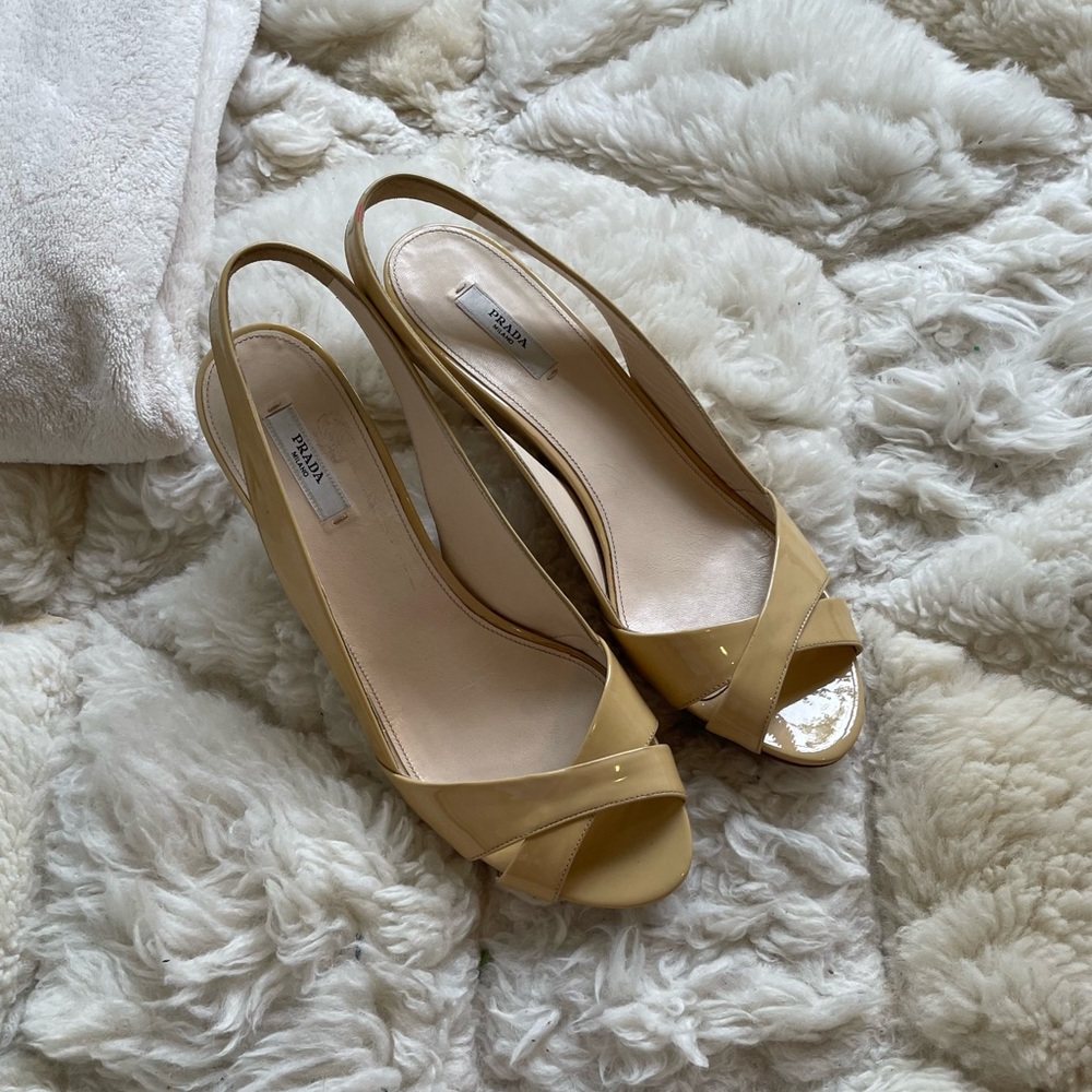 PRADA YELLOW HEELS SIZE 40